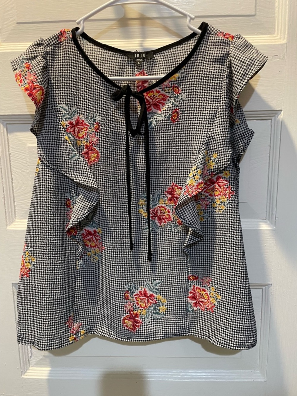 Y2K Black & White Houndstooth Ruffle Tie-Front Blouse with floral, Large